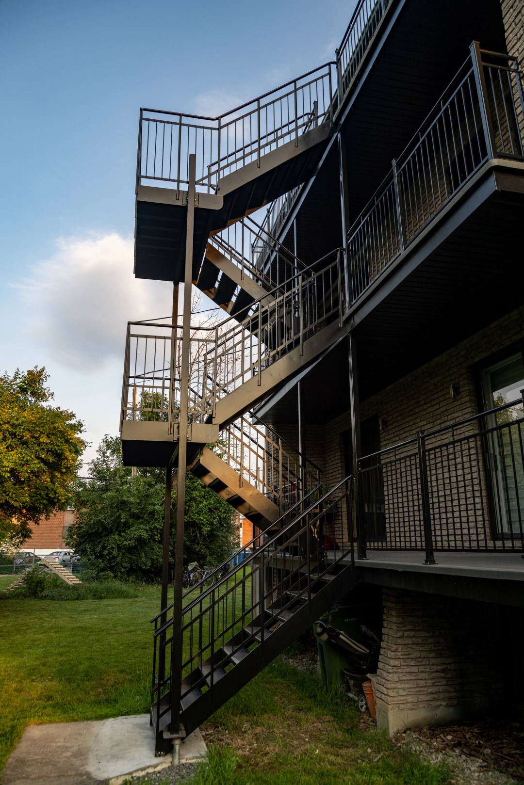 Cours arrière | Montréal | Bell Aluminium